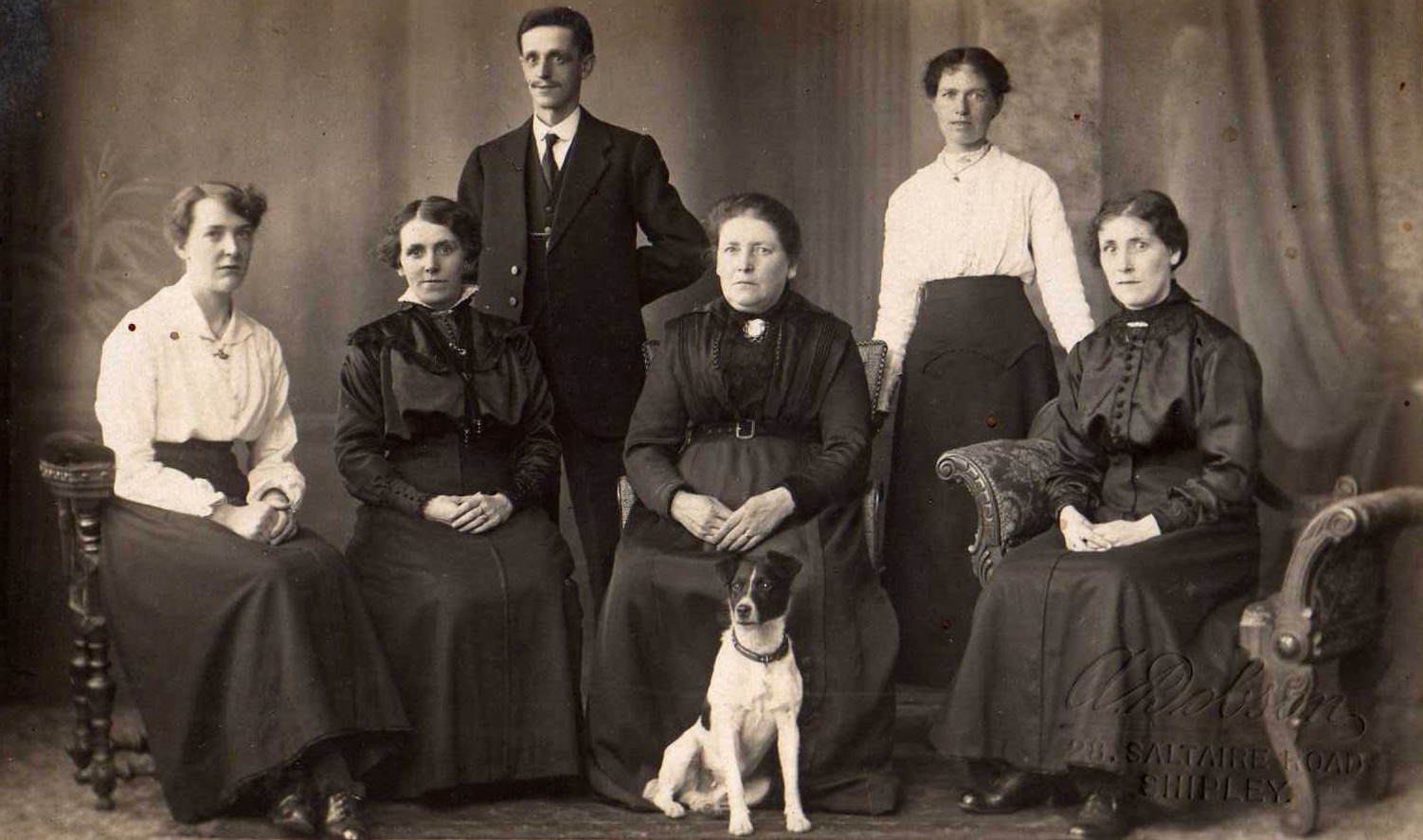 David Middleton and family, c 1913.